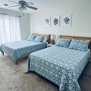 Cozy Walking Distance From With Private Patio Apartment